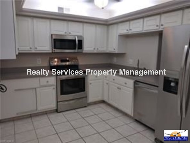 Building Photo - Waterfront condo in SE Cape Coral