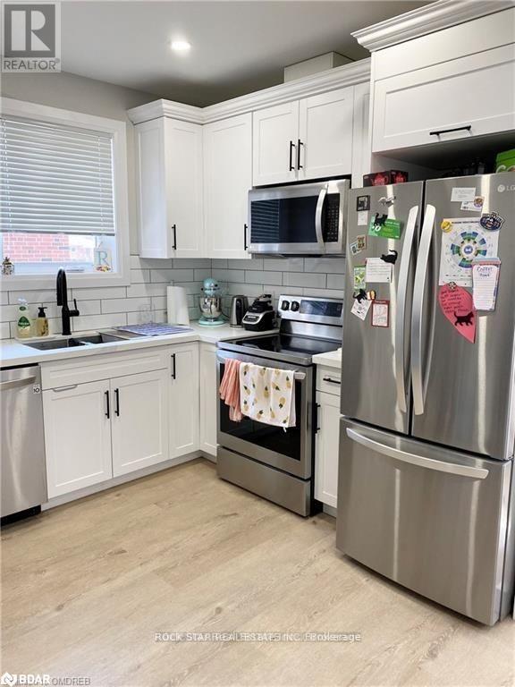 Building Photo - 889 Fennell Ave E