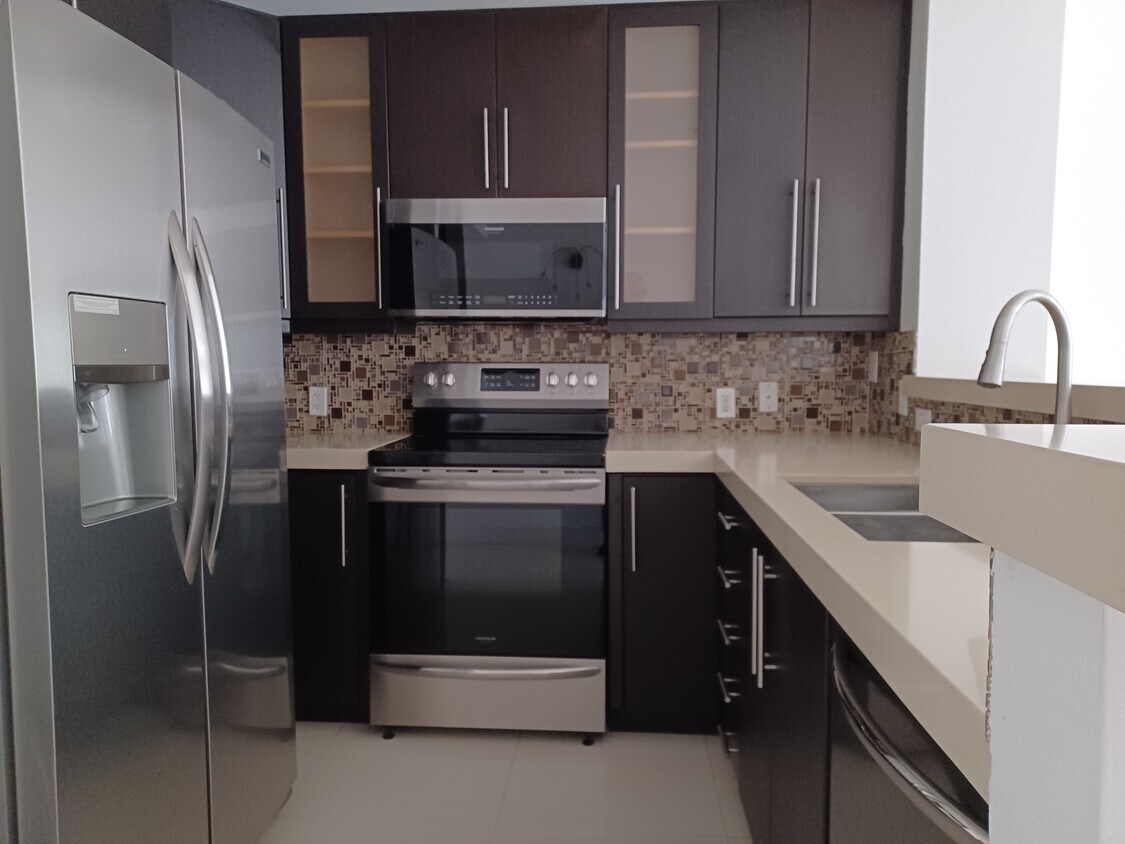 Foto principal - 4540 NW 107th Ave