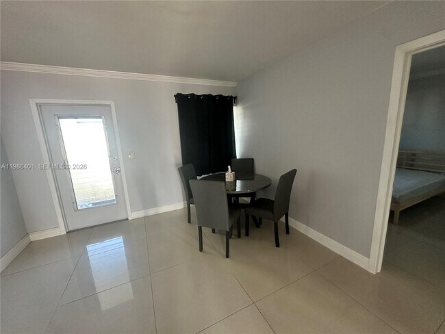 Foto del edificio - 1450 NE 170th St