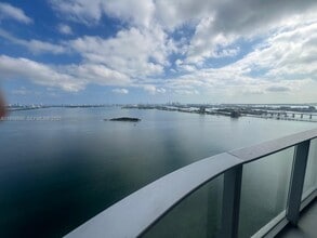 Building Photo - 700 NE 24th St