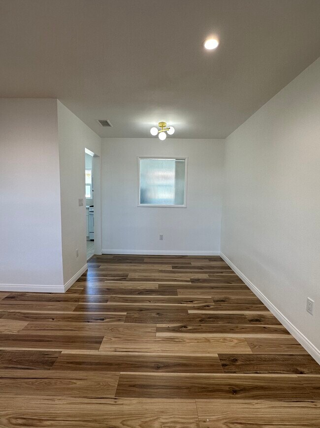 Dining area - 5514 Spokane St