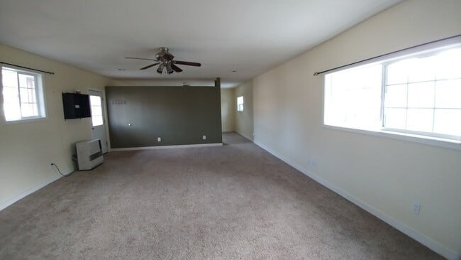 Building Photo - 1 Bedroom 1 Bathroom House