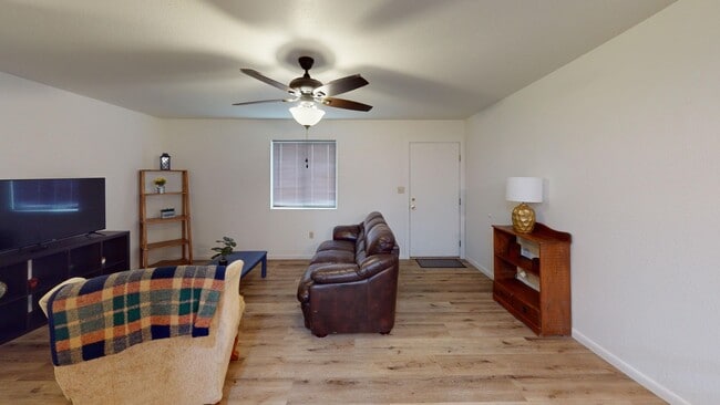 Building Photo - Newly remodeled, fully furnished, 2 bedroo...
