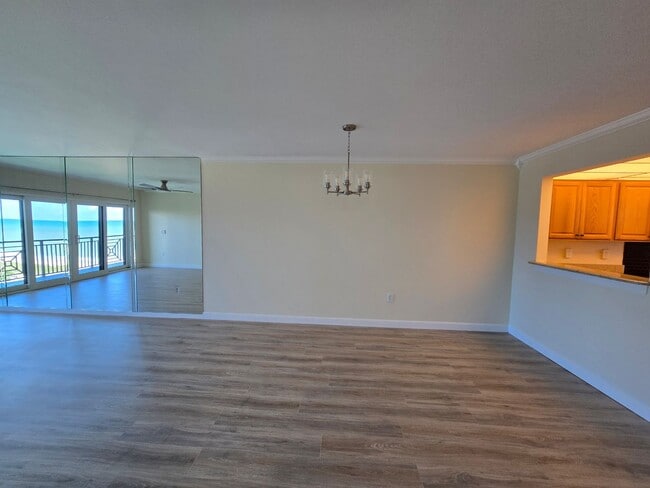 Building Photo - Penthouse in the Racquet Club annual rental!