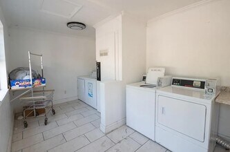 Building Photo - 413 Ewalt Ave