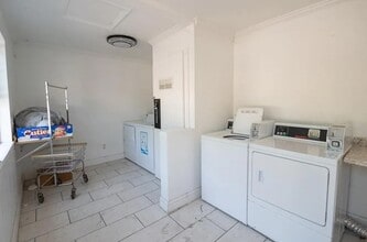 Building Photo - 413 Ewalt Ave