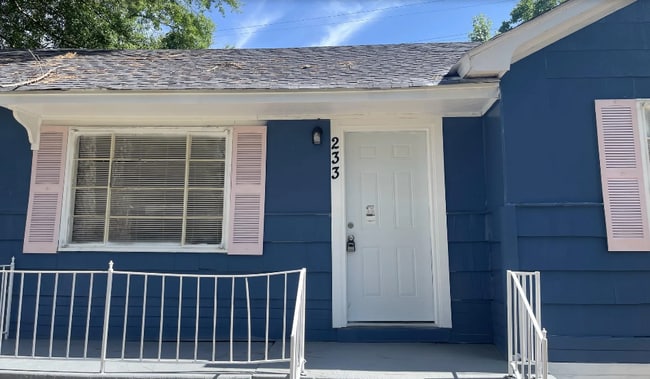 Photo - 233 Colonial Dr House