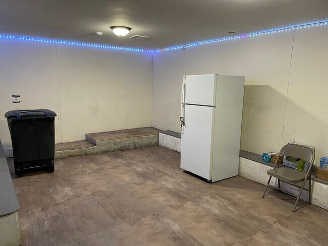 Photo - 227 Roxbury St Apartment