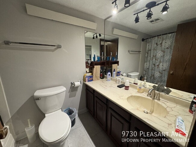Foto del edificio - 9730 Pleasant Ave S