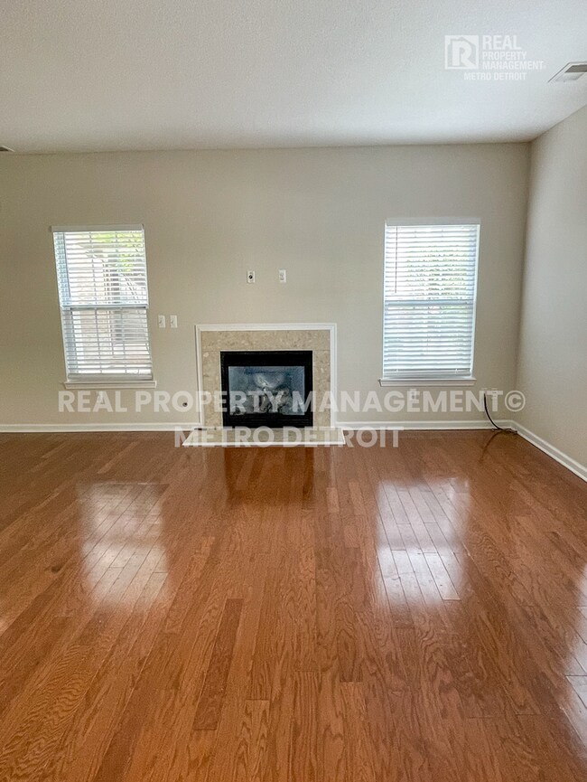 Foto del edificio - 17699 Windflower Dr