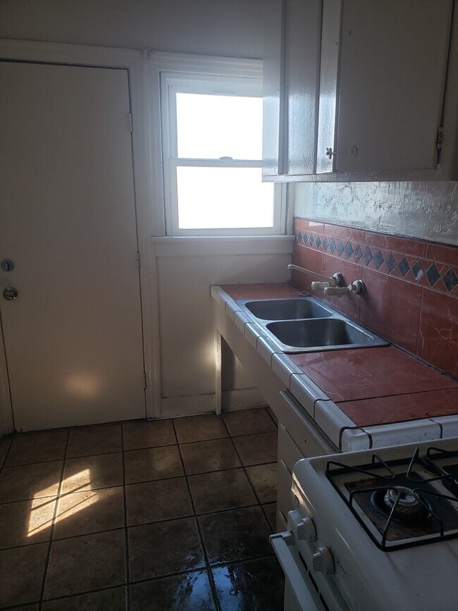 Building Photo - 4459 Willow Brook Ave
