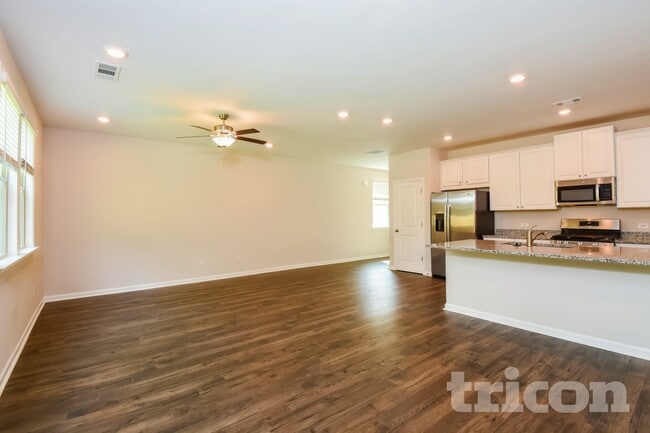Building Photo - 152 Chapelcrest Ln