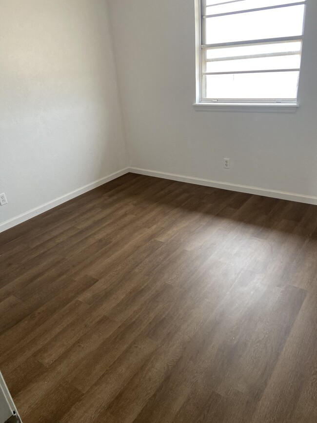 Building Photo - 1167 Pine St, Unit 8