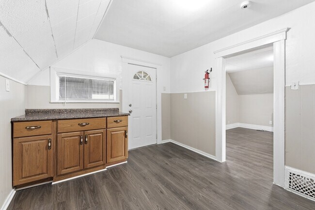 Foto del edificio - 332 Goddard Rd