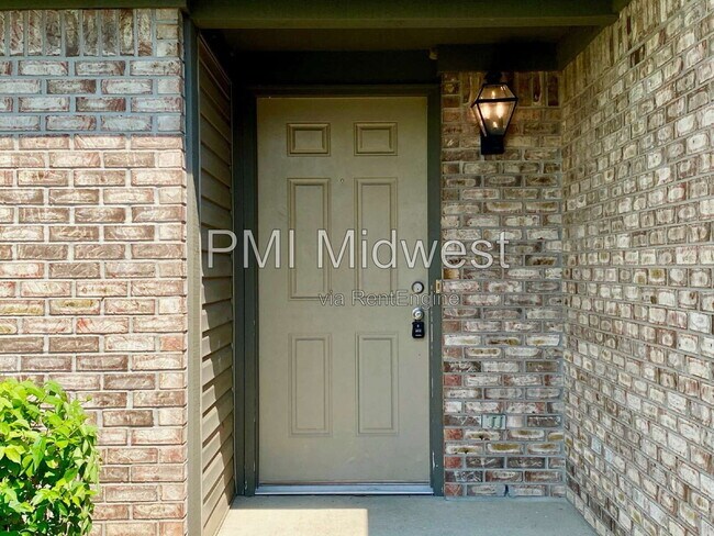 Building Photo - 3911 Bonn Dr