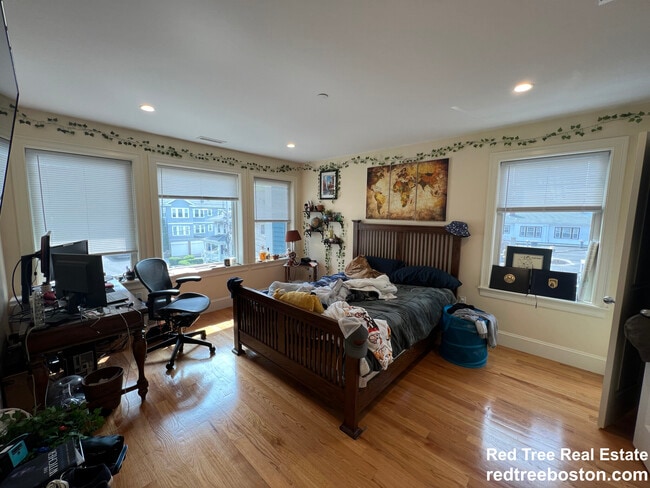 Building Photo - 122 Tremont St