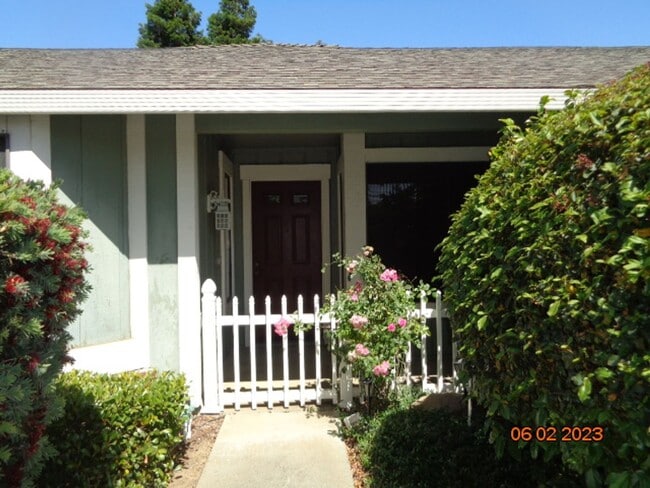 Building Photo - 6122 Vanden Rd