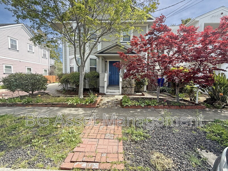 Primary Photo - 2359 Prune St