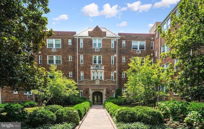 Foto del edificio - 3051 Idaho Ave NW