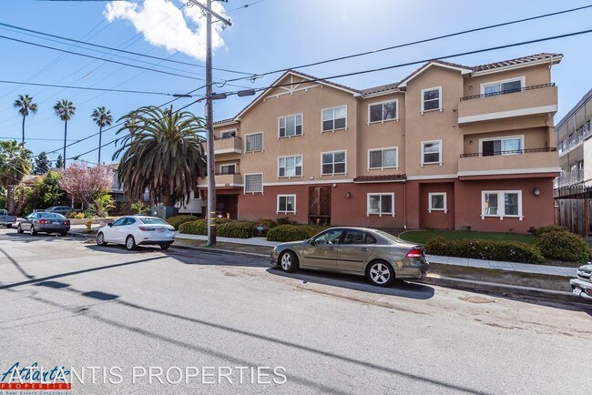 Building Photo - 659 S 8th St