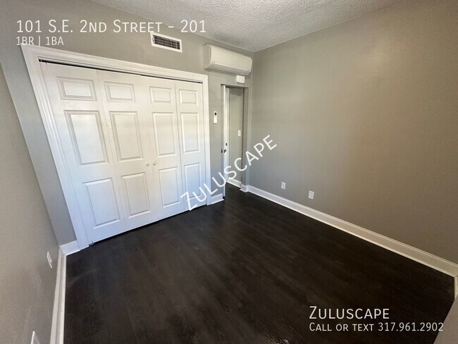 Building Photo - $99 First Month Rent.... Remodeled Studios...
