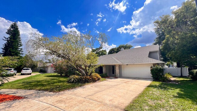 Building Photo - Discover Your Dream Home in Alafaya Woods:...