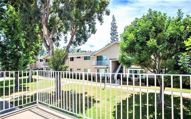 Foto del edificio - 4560 Maple Avenue, Unit 236