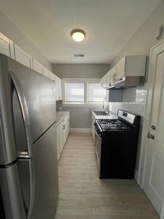 Kitchen - 406 Oak St
