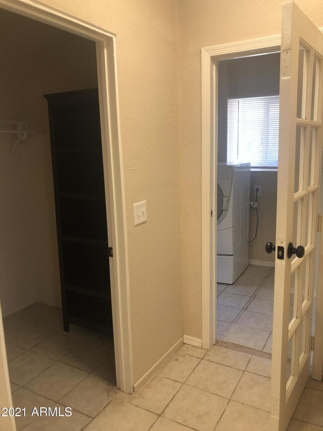 Building Photo - 130 S Hibbert