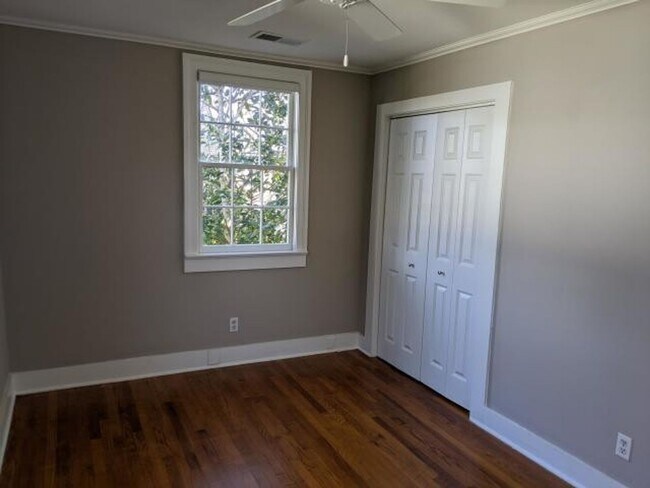 Foto del edificio - Beautiful 2 BR/1 BA Furnished Apartment Available in Downtown Charleston!