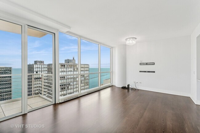 Foto del edificio - 250 E Pearson St