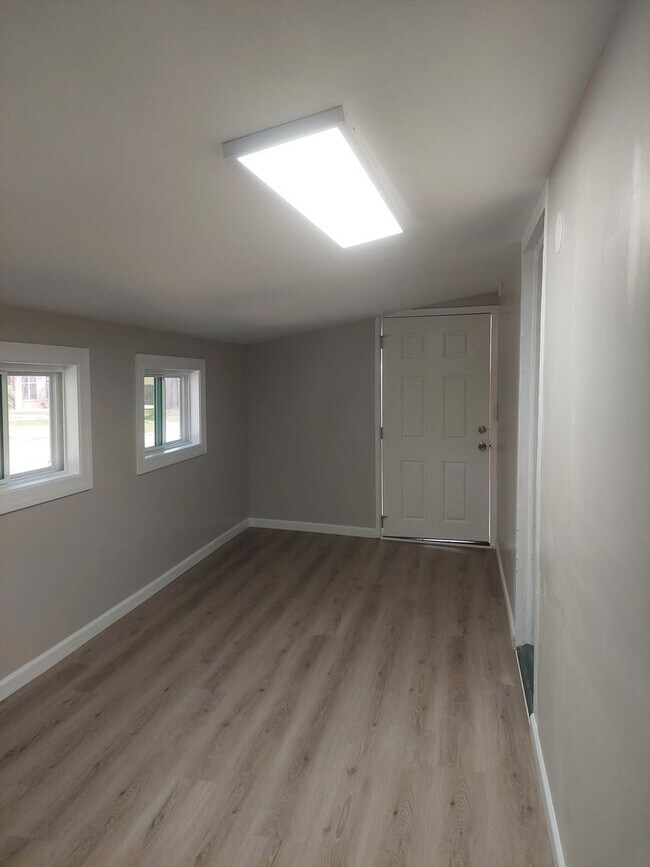 Foto del edificio - Cute duplex Jordan/ Johnson area Move in R...