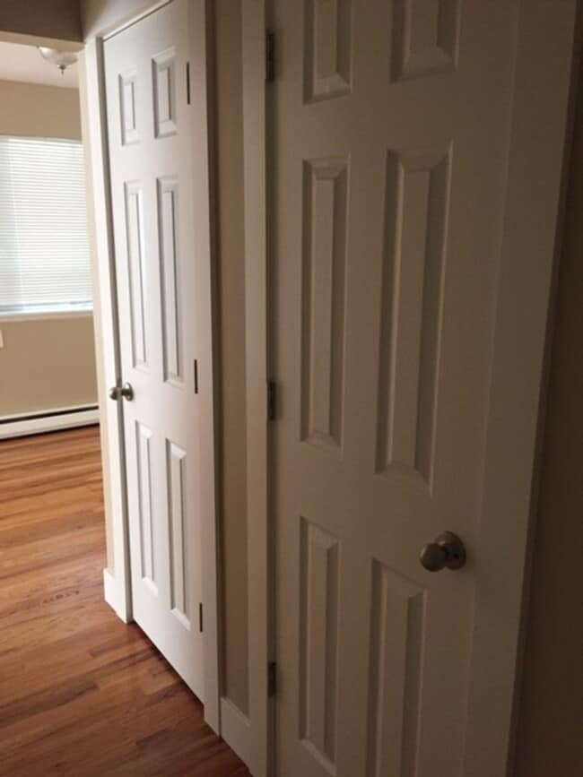 Building Photo - Ballard-Fremont Duplex: Comfortable Living...