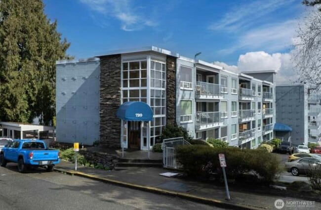 Building Photo - 720 Lakeside Ave S