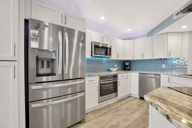 Building Photo - 8880 S Ocean Dr