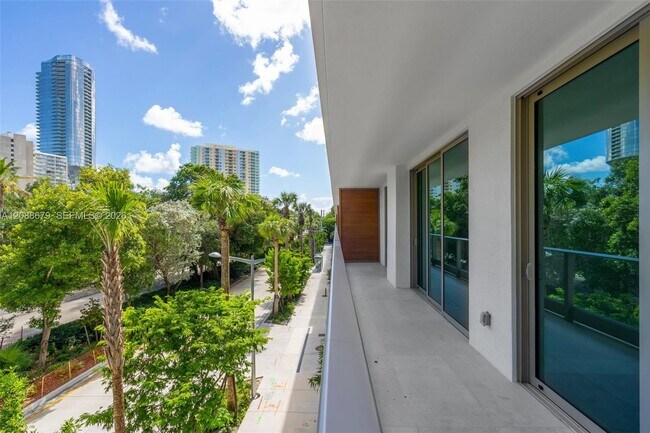 Building Photo - 2200 Brickell Ave