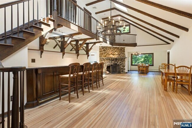 Foto del edificio - 8 Crosby Ln