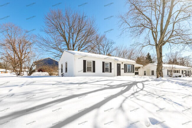 Foto del edificio - 114 Millard Dr