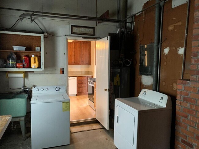 Foto del edificio - 1564 Hemlock Ave