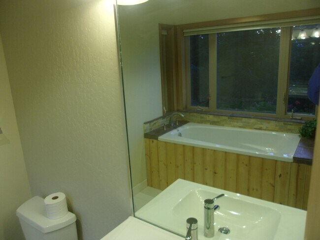 Foto del edificio - 715 W Lake Blvd