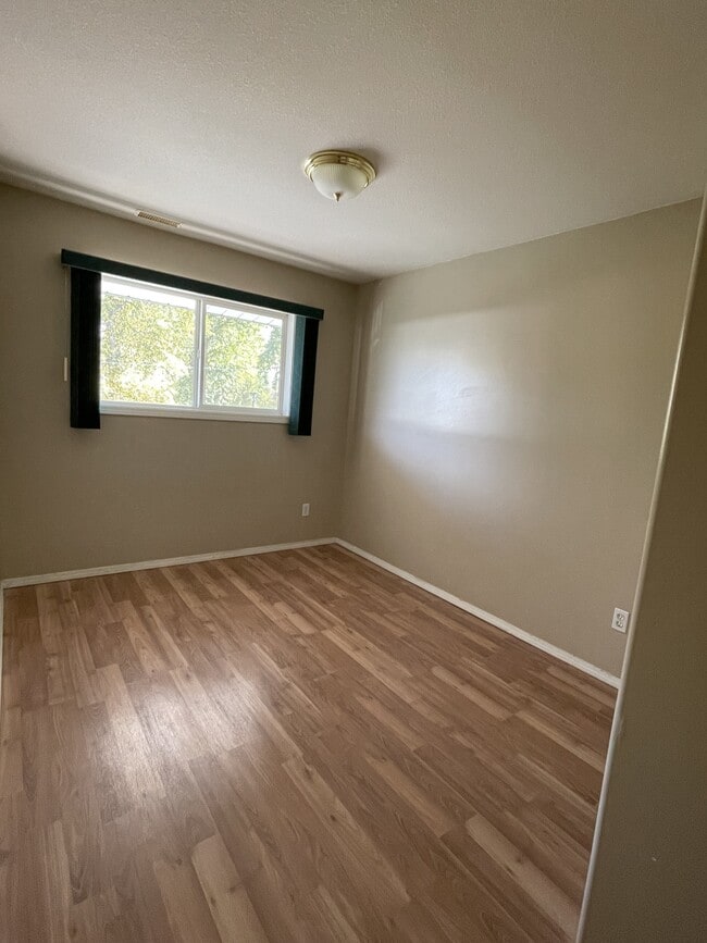 Building Photo - 160 Marsh Dr