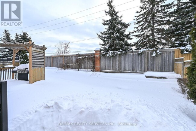 Building Photo - 42 Brambirch Crescent