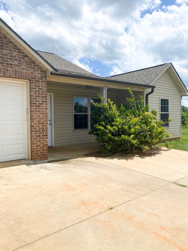 206 Mary High Dr, Wellford, SC 29385 Townhome Rentals in Wellford SC