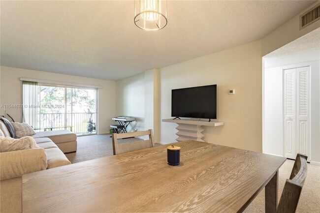 Foto del edificio - 1200 NW 87th Ave
