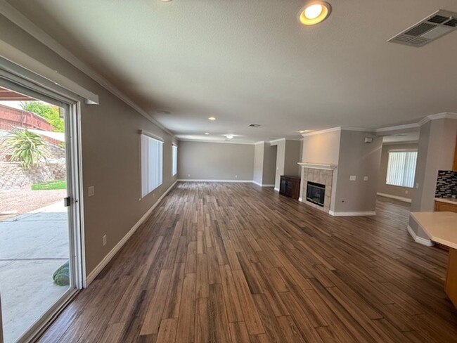 Building Photo - Beautiful Home located in Sunbow