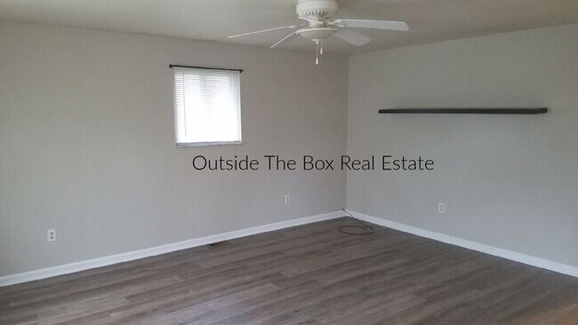 Building Photo - Three Bedroom Ranch in Kettering!