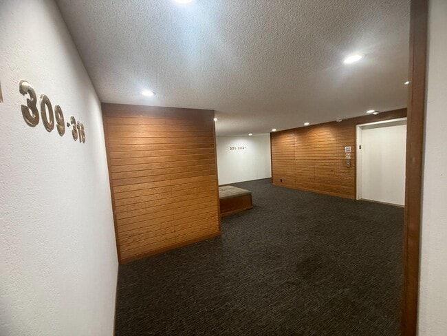 Building Photo - 815 Sea Spray Ln