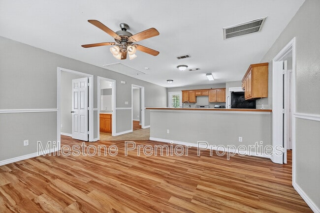 Building Photo - 1219 W Elm St