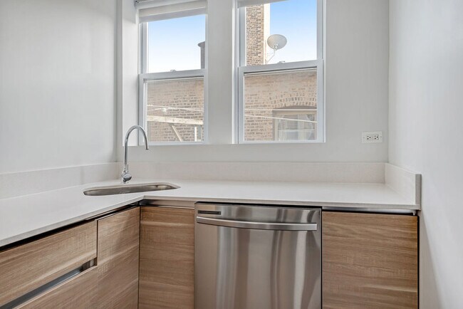 Building Photo - 1349 W Estes Ave